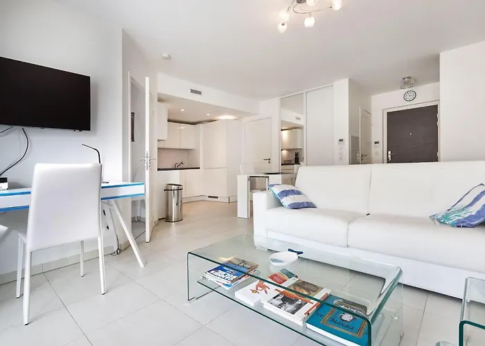 Apartment Montaigne