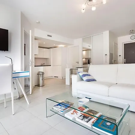 Apartment Montaigne